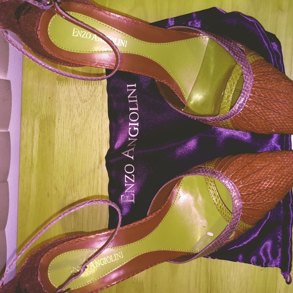 Shoe - Picture 2 of 4